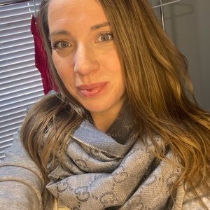 Gucci Gray Scarf don’t have original tags